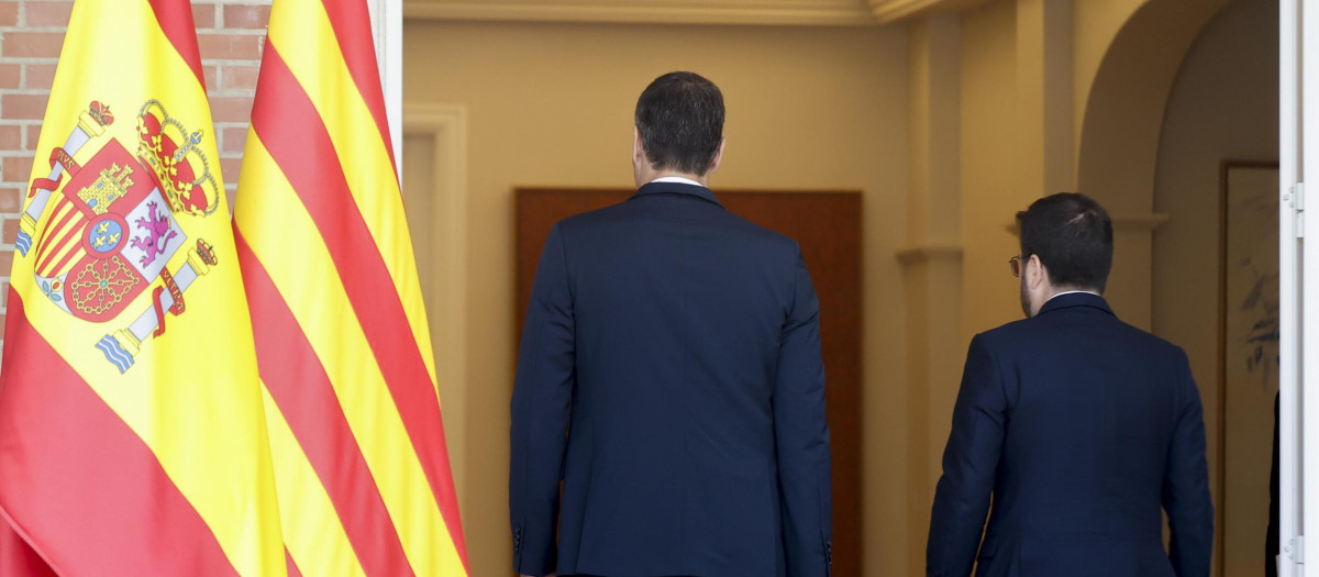 Pedro Sánchez y Pere Aragonès entrando en La Moncloa