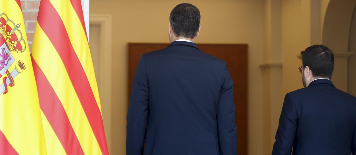 Pedro Sánchez y Pere Aragonès entrando en La Moncloa