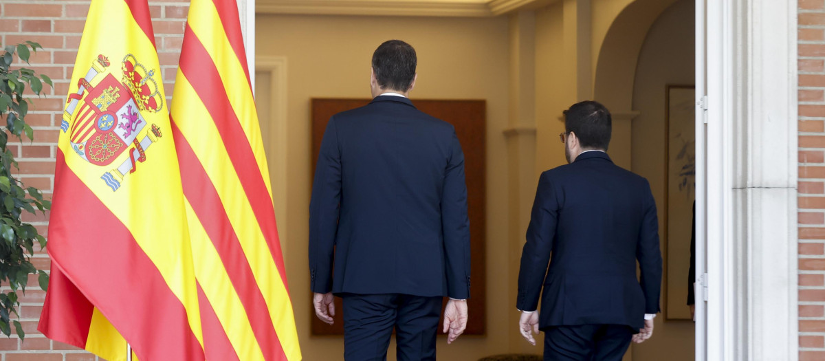 Pedro Sánchez y Pere Aragonès entrando en La Moncloa