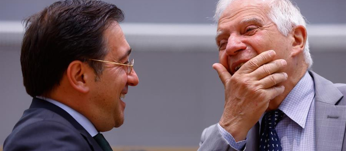 José Manuel Albares y Josep Borrell