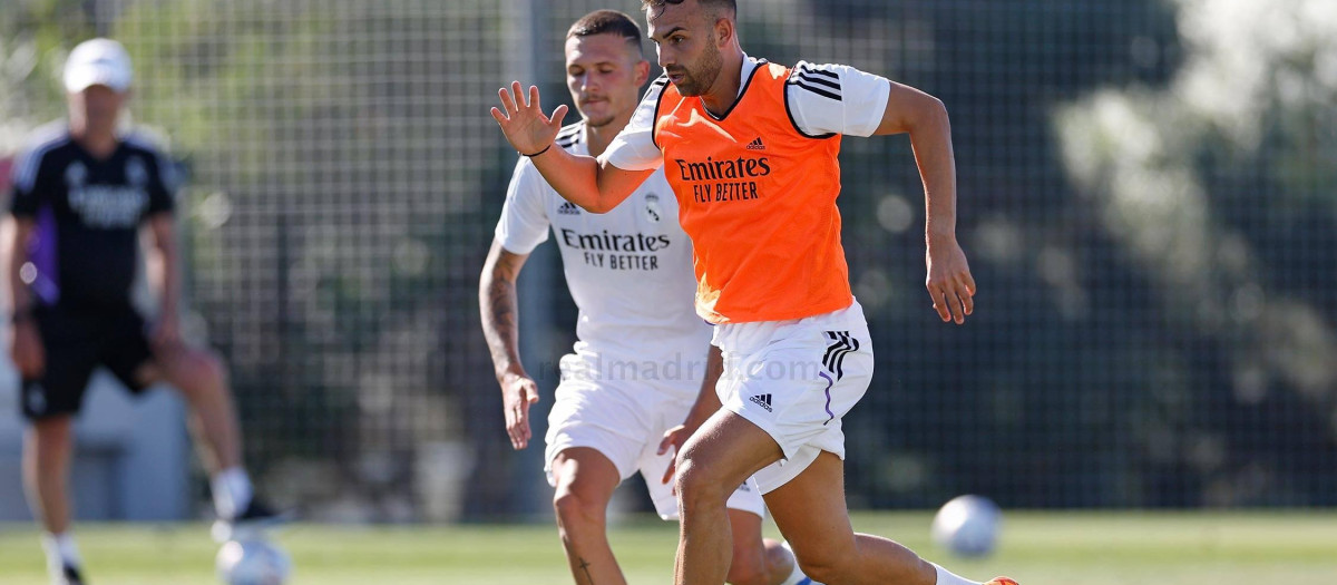 Borja Mayoral, durante un entrenamiento del Real Madrid