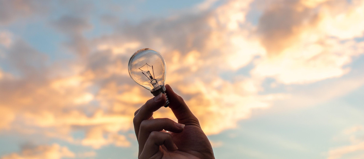 El precio de la luz sigue teniendo un coste medio superior a los 130 euros/MWh
