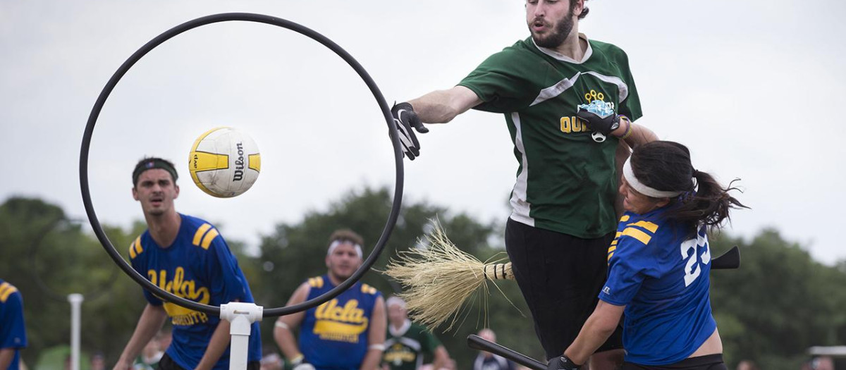 Universidad Loyola contra UCLA en el Mundial de Quidditch de 2013 en Florida