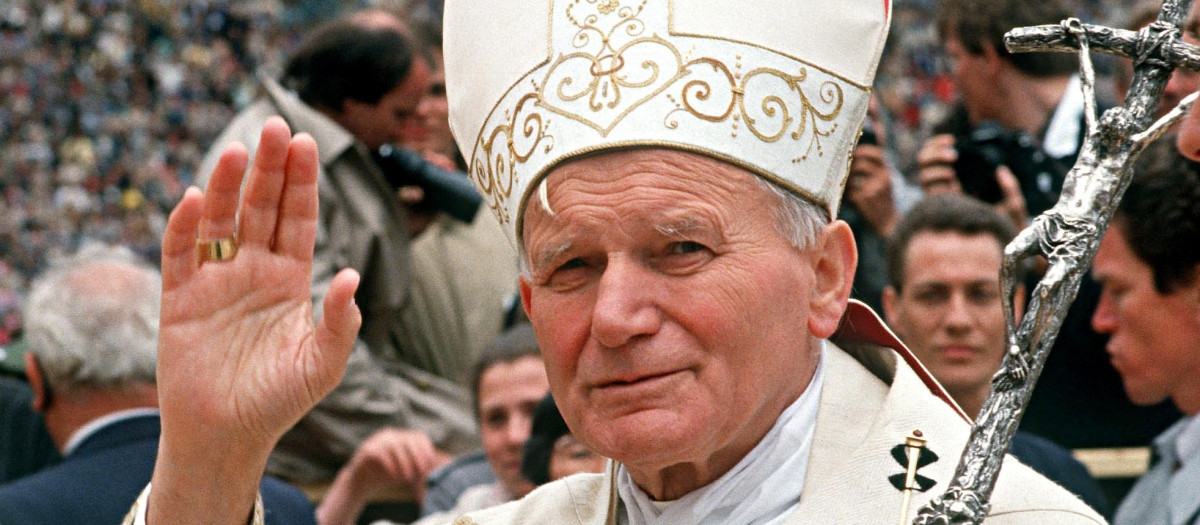 EL PAPA JUAN PABLO II DURANTE UNA VISITA OFICIAL A ALEMANIA.
ACTION PRESS / GALUSCHKA / © KORPA
03/05/1986
MUNICH *** Local Caption *** 05009162
POPE JOHN PAUL II. VISITING GERMANY. HERE BEFORE A MASS IN THE OLYMPIC STADIUM IN MUNICH