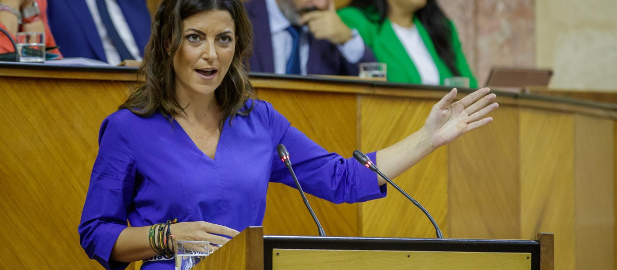 La portavoz del grupo parlamentario de Vox Andalucía, Macarena Olona, durante su intervención en la segunda sesión del pleno de investidura