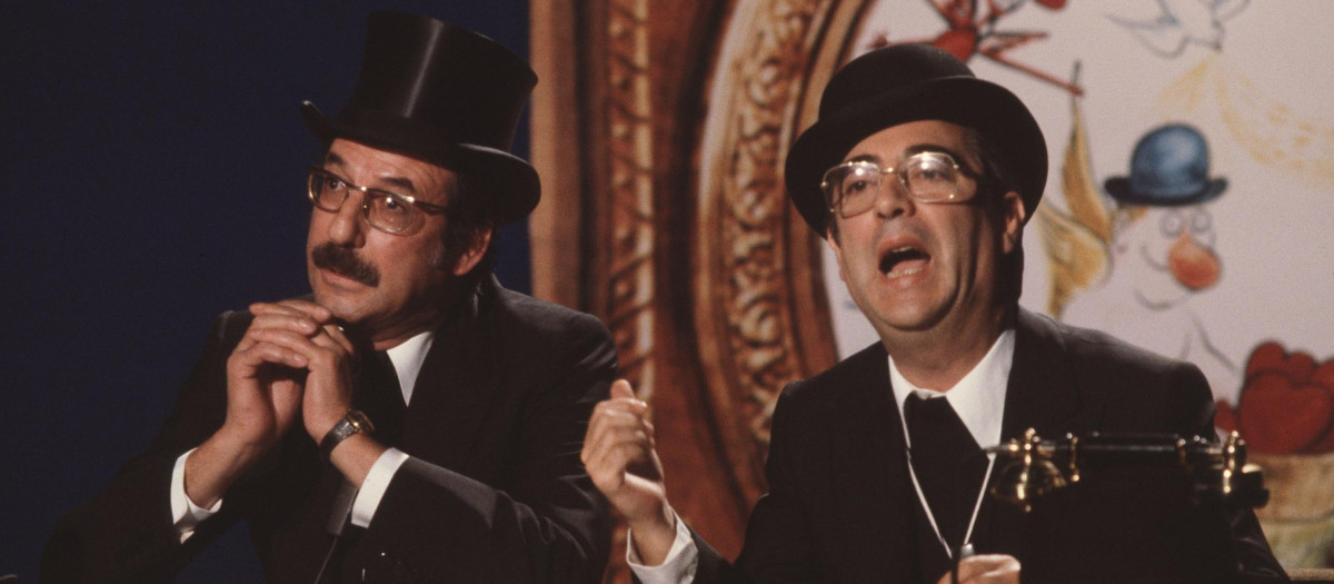 Tip y Coll en una de sus actuaciones

LUIS SANCHEZ POLAK( 1926-1999) Y JOSE LUIS COLL(1931-2007)

DUO HUMORISTA ESPAÑOL CREADO AÑO 1967