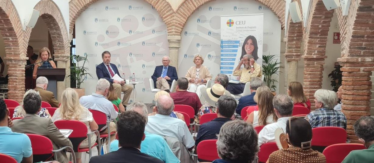 Bieito Rubido, José Manuel Otero Novas, Soledad Becerril y Fernando Suárez en el curso de verano 'La transición española como referente: legado y perspectivas'