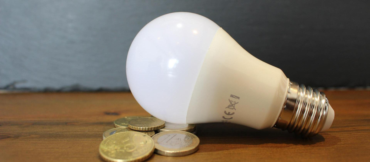 La factura de la luz se incrementa en los meses de verano por las altas temperaturas