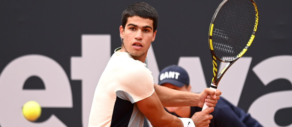 Carlos Alcaraz, durante un juego de la final ante el italiano Musetti