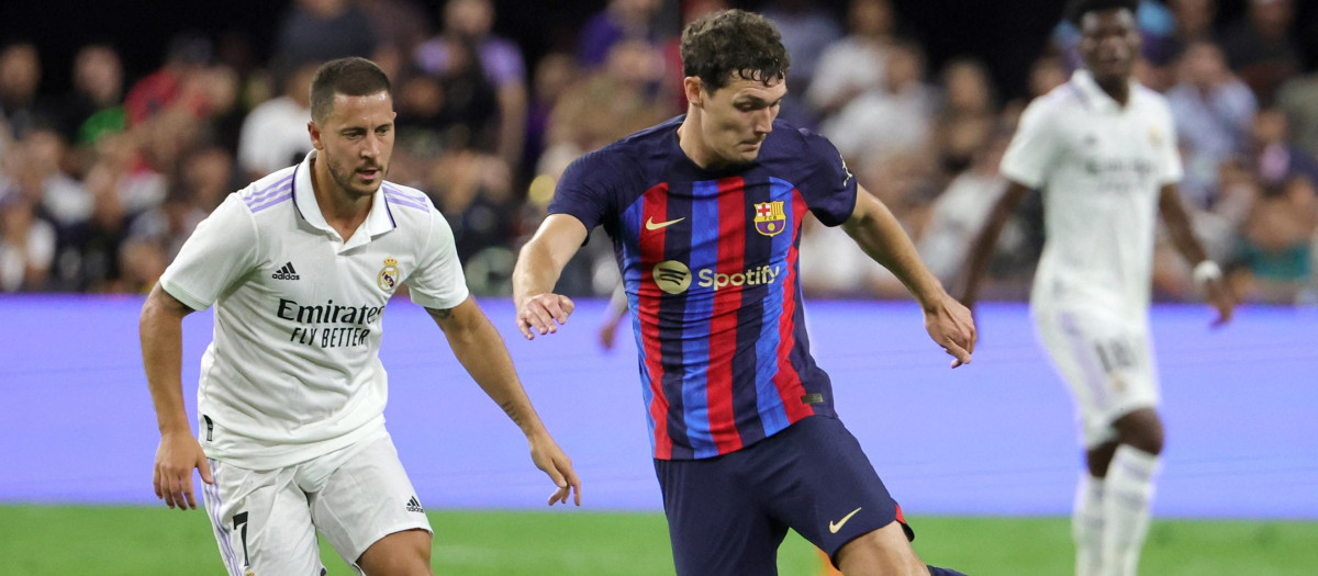 Hazard, junto a Christensen, en el Real Madrid - Barcelona de pretemporada