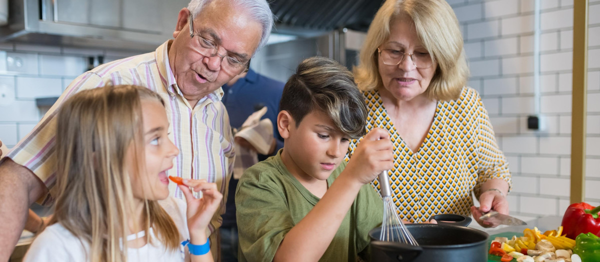 Abuelos con sus nietos