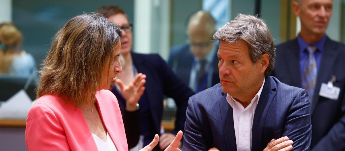 La ministra para la Transición Ecológica, Teresa Ribera y su homólogo alemán, Robert Habeck