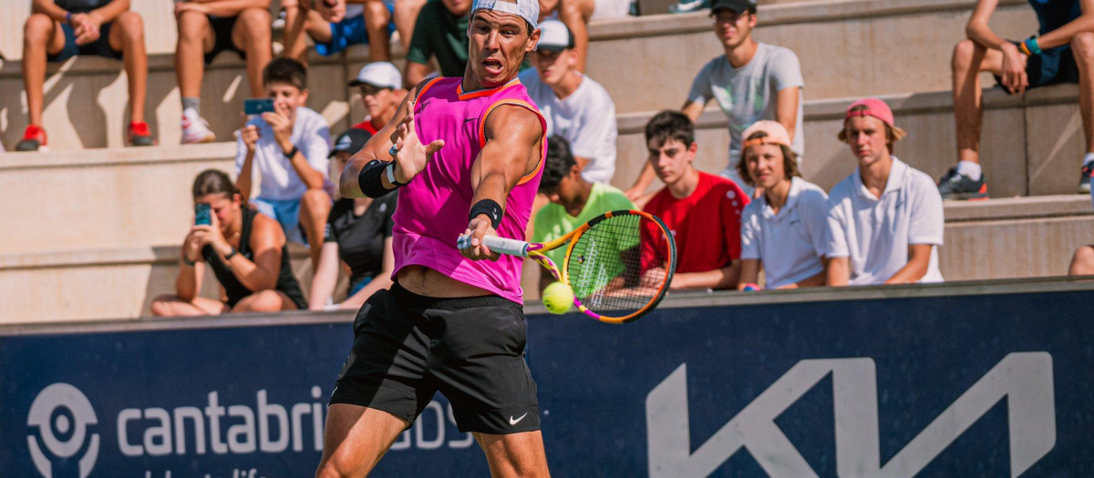 Rafa Nadal en su academia preparando su vuelta a la competición