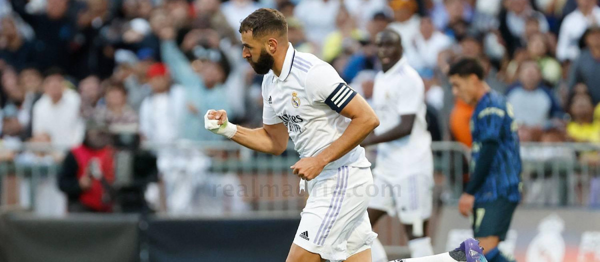 Karim Benzema celebra su gol ante el América