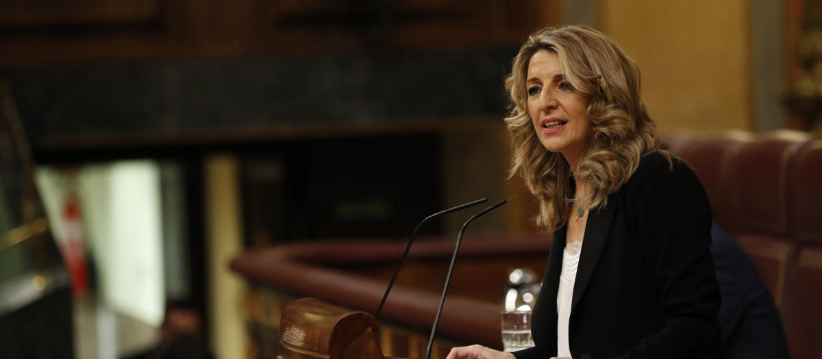 Yolanda Diaz durante una sesión parlamentaria en Madrid