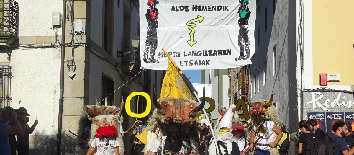 Imagen del 'Ospa Eguna' de 2018 en el que se pide la salida (Alde Hemendik-Fuera de Aquí) de la Guardia Civil y la Policía Foral