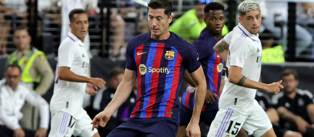 Robert Lewandowski, la nueva gran estrella del Barça, durante el Clásico de pretemporada jugado en Las Vegas