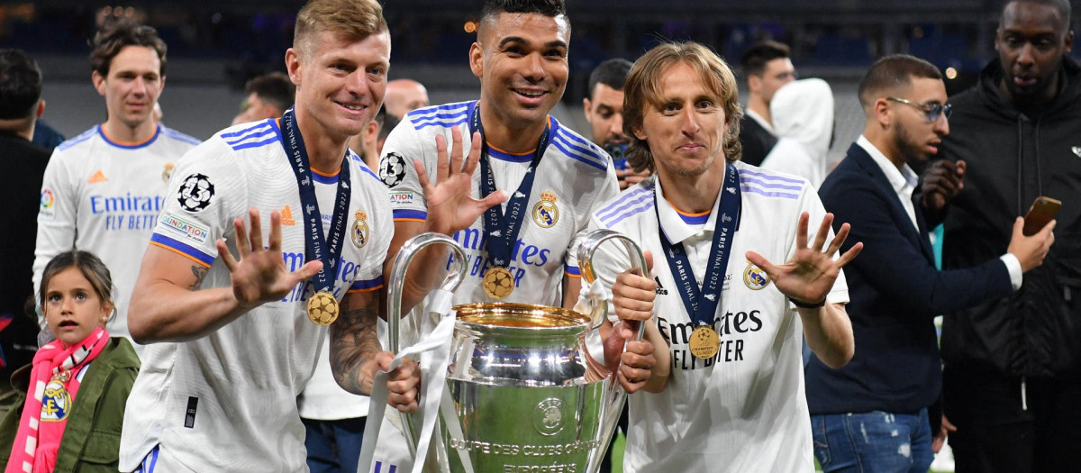 Una foto que se repite cada vez más: Kroos, Casemiro y Modric, un centro del campo legendario