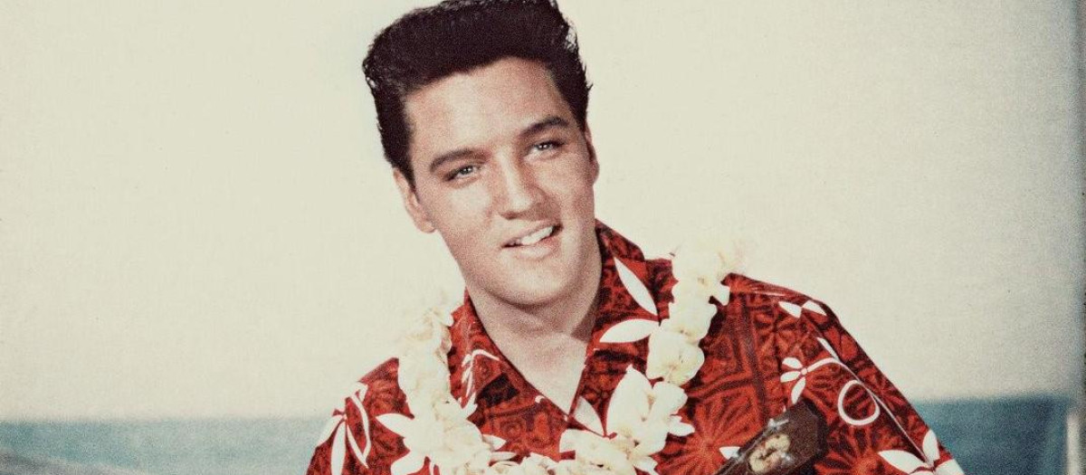 Elvis en un fotograma de Blue Hawaii