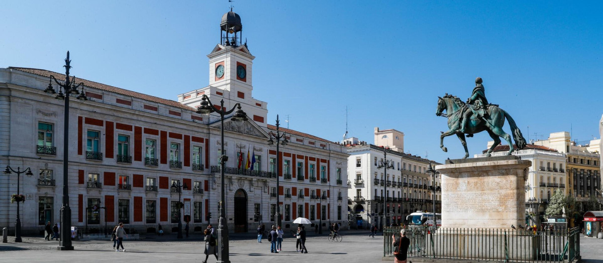 Puerta del Sol y edificio de la Real Casa de Correos