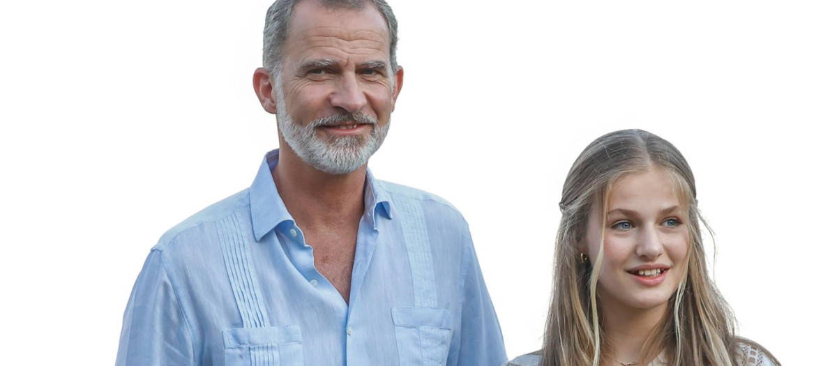 Felipe VI, junto a la hereda de la Corona, la princesa Leonor de Borbón, durante su visita a la Cartuja de Valdemossa en Mallorca, el pasado lunes