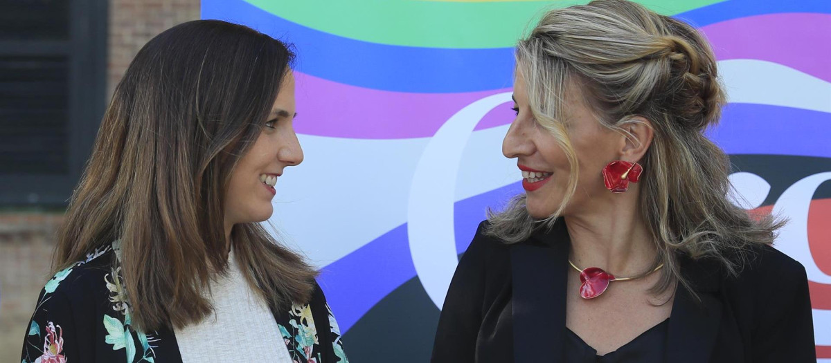 La ministra de Derechos Sociales y Agenda 2030, Ione Belarra (i), junto a la vicepresidenta segunda y ministra de Trabajo y Economía Social, Yolanda Díaz