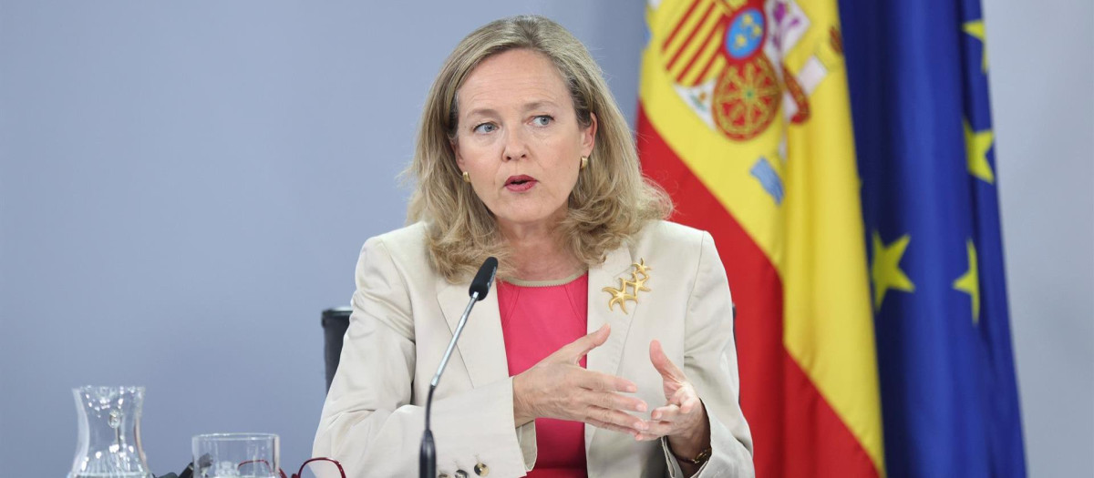 La vicepresidenta primera y ministra de Asuntos Económicos y Transformación Digital, Nadia Calviño, en una rueda de prensa posterior al Consejo de Ministros, en el Palacio de La Moncloa, a 26 de julio de 2022, en Madrid