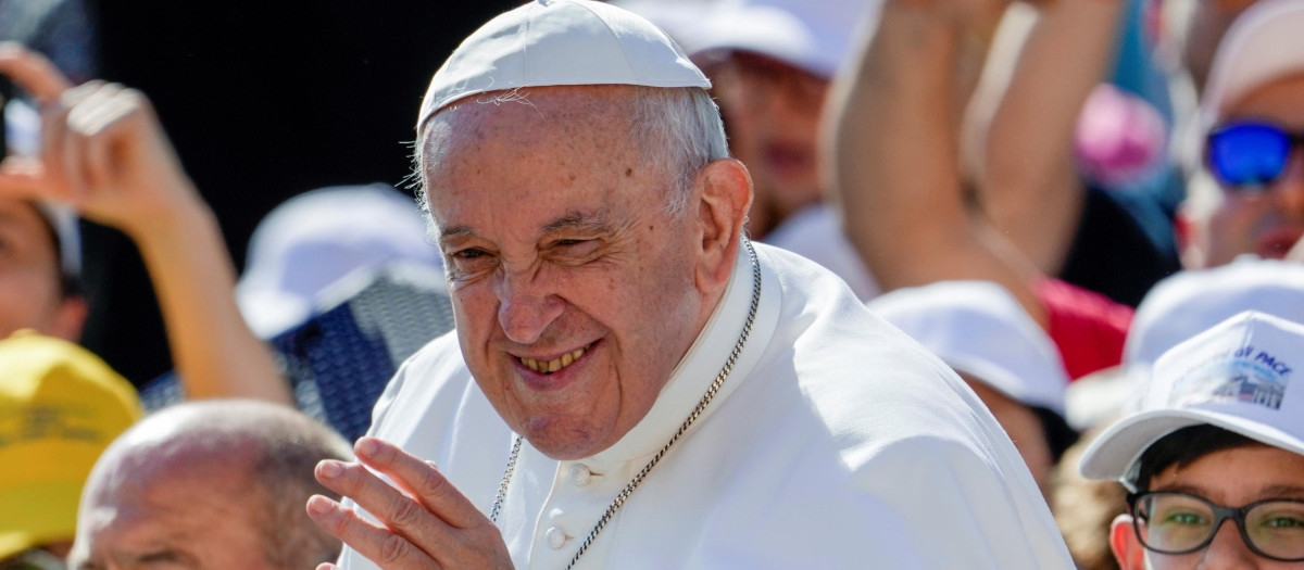 Pope Francis arrives to his weekly general audience in St. Peter's Square at The Vatican Wednesday, June 15, 2022. *** Local Caption *** .