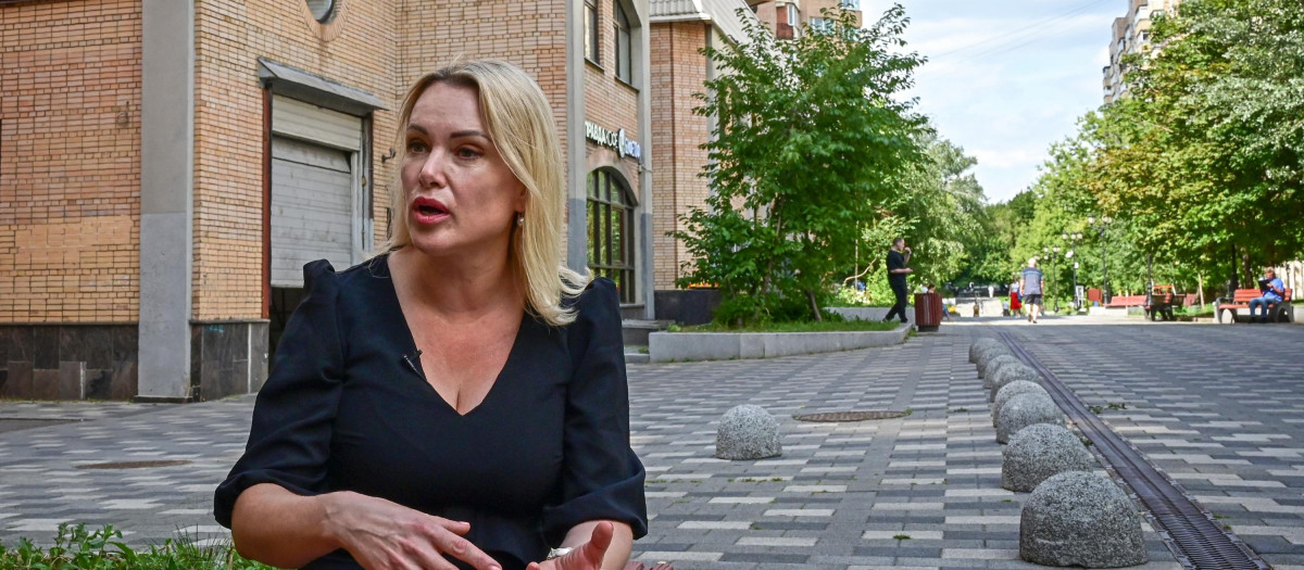 Marina Ovsyannikova, la periodista rusa que protestó en directo en la televisión pública de Rusia contra la invasión de Ucrania