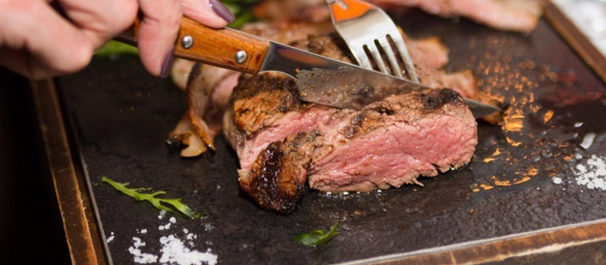 Relaciona el consumo de carne roja, el microbioma intestinal y las enfermedades cardiovasculares