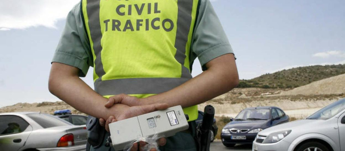 La primera prueba suele realizarla el agente con el etilómetro de mano