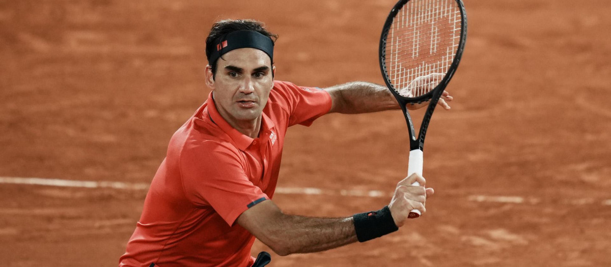 Roger Federer en un partido de Roland Garros 2021
