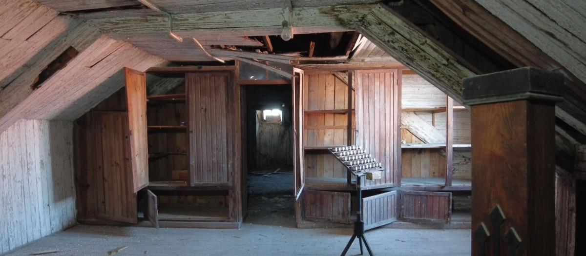 El techo del santuario de Nuestra Señora de las Apariciones (Ponteverdra) está dañado por los hongos  y la humedad