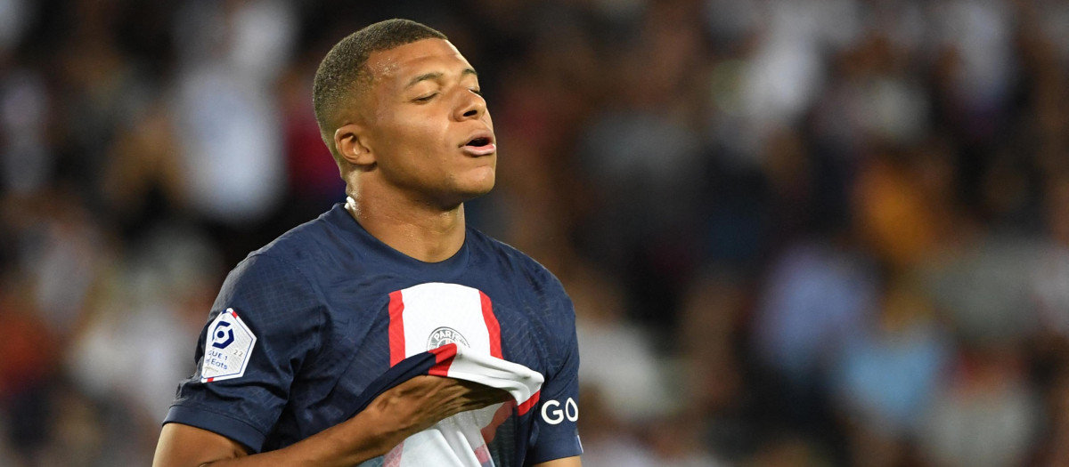 Kylian Mbappé jugó este sábado su primer partido de la temporada: falló un penalti y se cabreó con un compañero