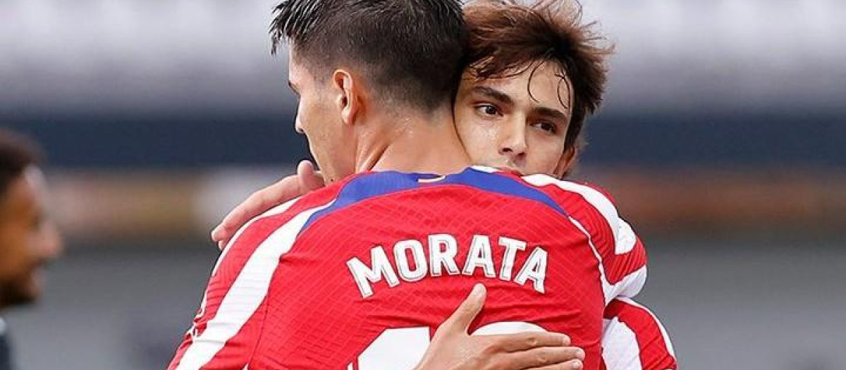 El abrazo entre Álvaro Morata y Joao Félix, el abrazo que ilusiona en el club rojiblanco
