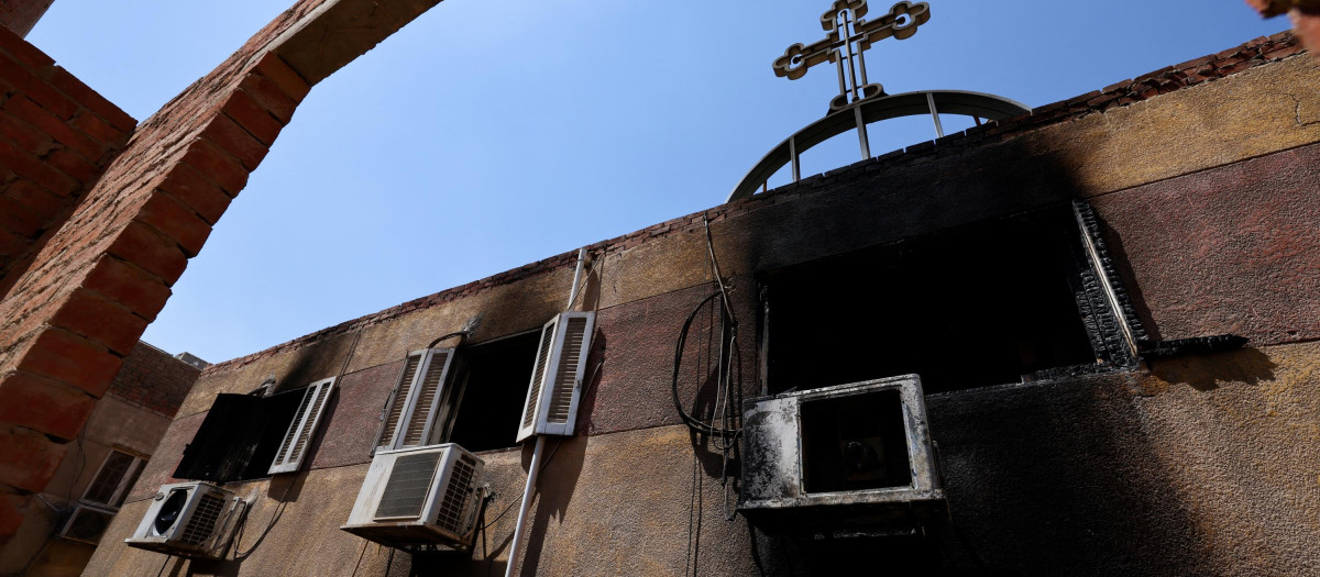 Imagen de los daños causados por el fuego del incendio del pasado domingo 14 de agosto en una iglesia copta en El Cairo