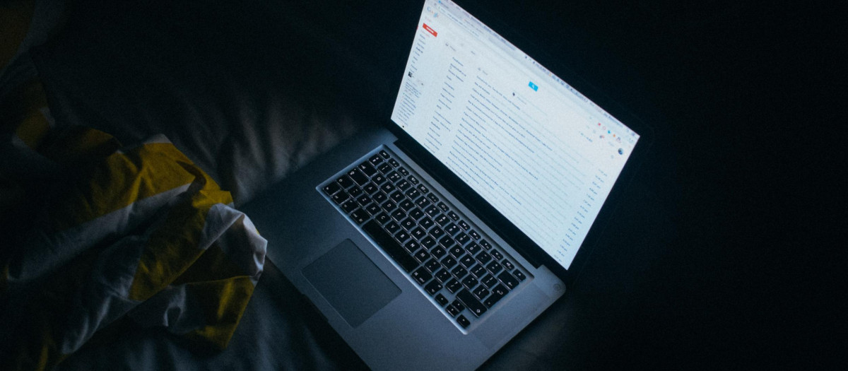 Un ordenador con Gmail abierto