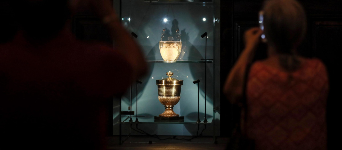 El corazón del rey Pedro IV de Portugal, también conocido como Dom Pedro I de Brasil se expone por primera vez en el Salón Noble de la Irmandade da Lapa