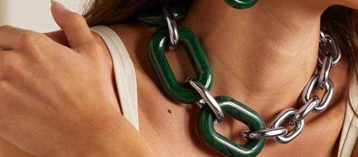 Collar de Paco Rabanne en metal y resina