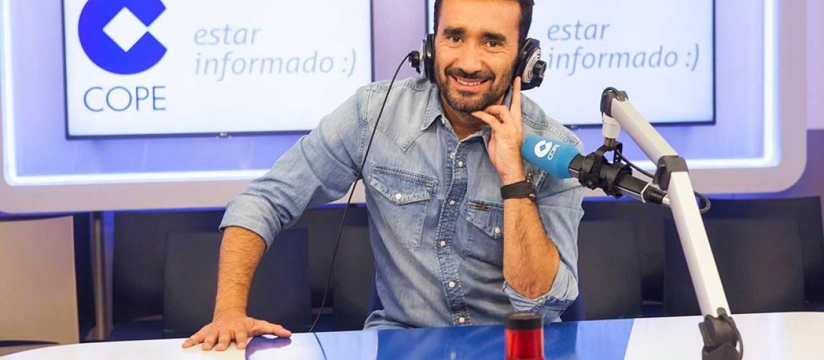 Juanma Castaño presenta El Partidazo de la COPE, el programa deportivo líder de las noches en la radio española