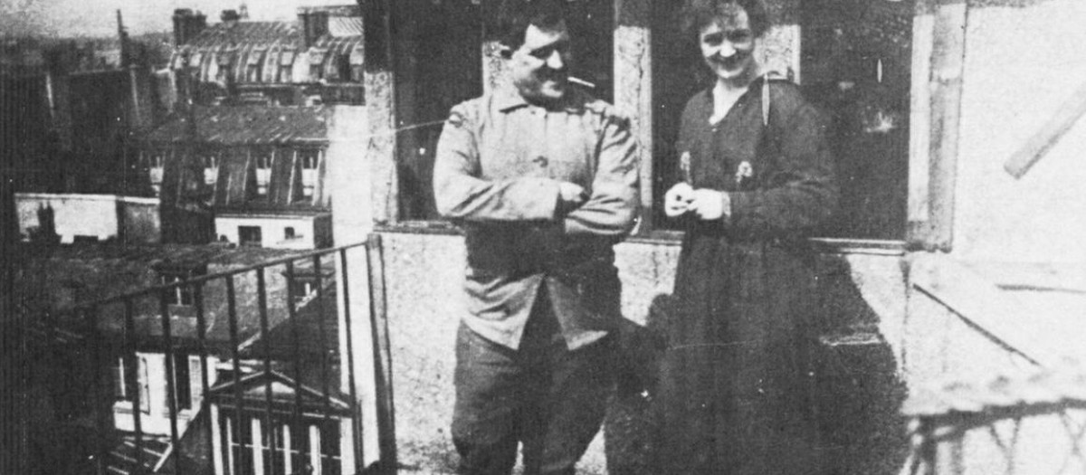 Apollinaire y su esposa Jacqueline, en la terraza de su apartamento en el número 202 del Bulevar Saint-Germain, en mayo o junio de 1918, a penas unos meses antes de morir el poeta