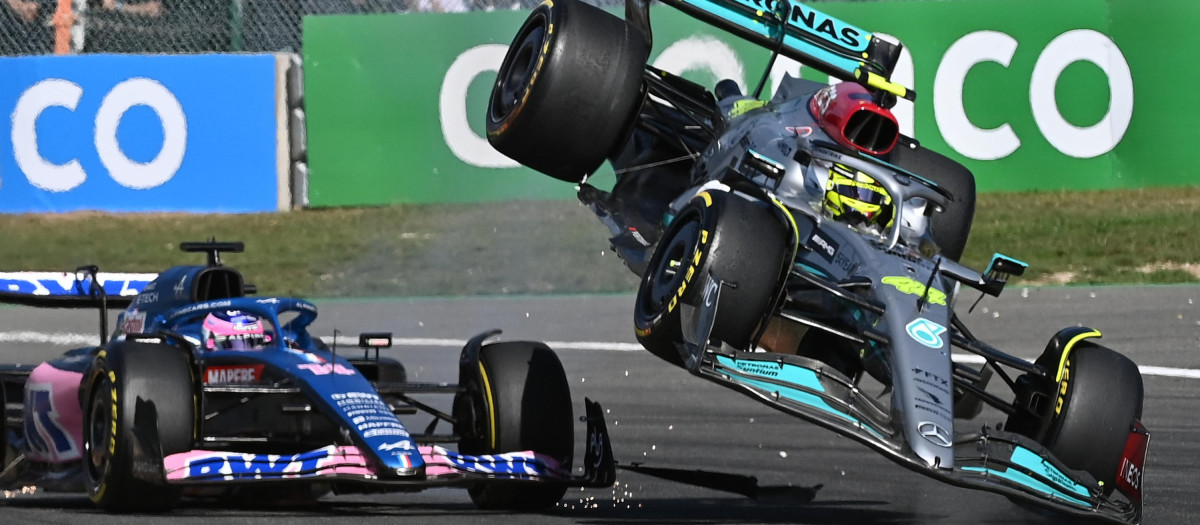 El momento del toque de Fernando Alonso con Lewis Hamilton en Bélgica