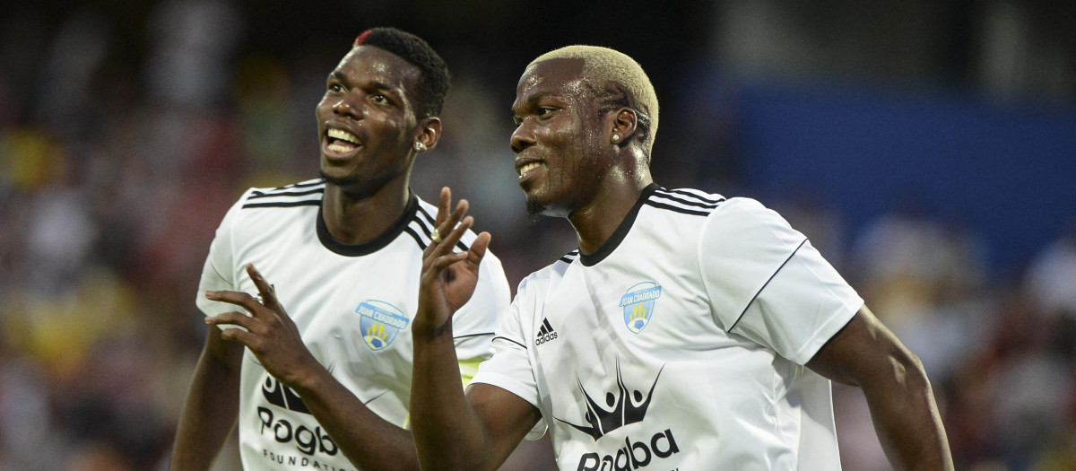 Mathias Pogba, a la derecha, junto a su hermano Paul (futbolista muy reconocido), al que ahora amenaza