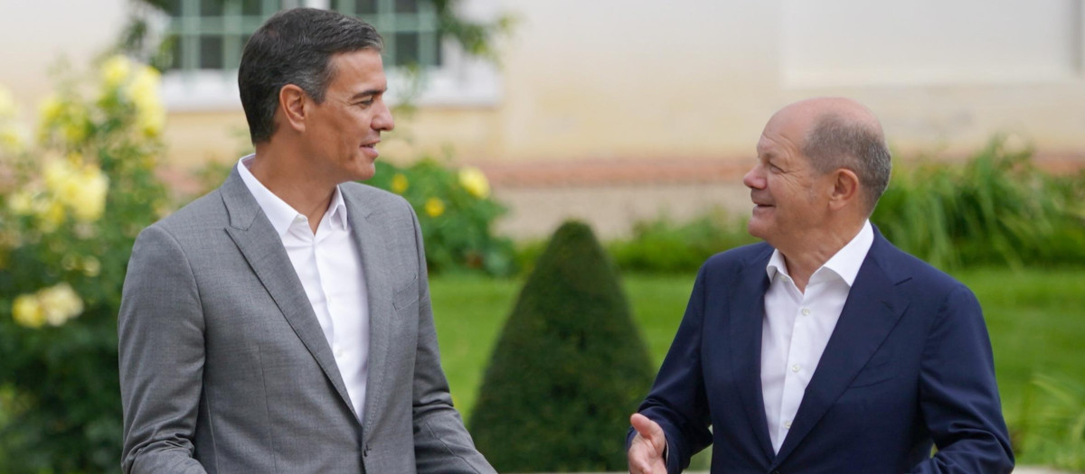 Pedro Sánchez junto a Olaf Scholz