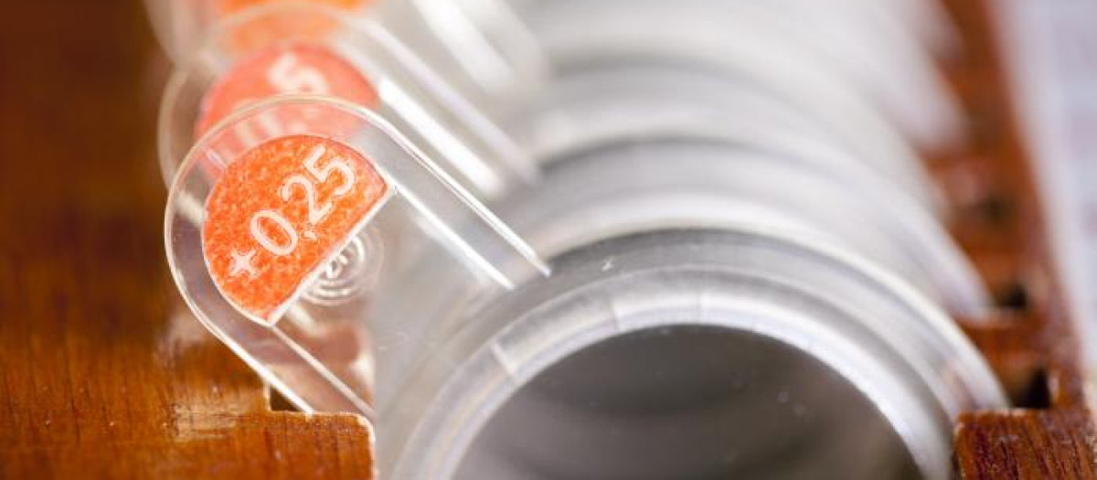 .HOSPITAL,OPTICIAN,LENS,VISION,TEST,OPHTHALMOLOGY,EXAM,INSPECTION,GLASS,CHALICE,TUMBLER,CLOSEUP,EYE,ORGAN,SPECTACLES,GLASSES,EYEGLASSES,LENS,PLASTIC,SYNTHETIC MATERIAL,PLUS,MINUS,TECHNOLOGY,SPECTACLE,EQUIPMENT,OCULIST,MEASUREMENT,REFRACTION,DIOPTER,SET,TEST,EYESIGHT,FRAME,HEALTHCARE,FRAMEWORK,TRIAL,OPTOMETRIST,ASTIGMATISM,HYPEROPIA,MYOPIA,OPTOMETRIST,REFACTION