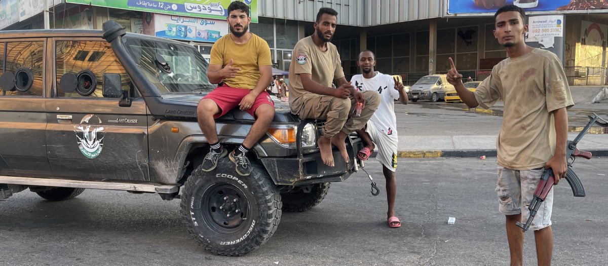 Los combatientes leales al Gobierno de Unidad Nacional en una calle de Trípoli, Libia (27 de agosto de 2022)