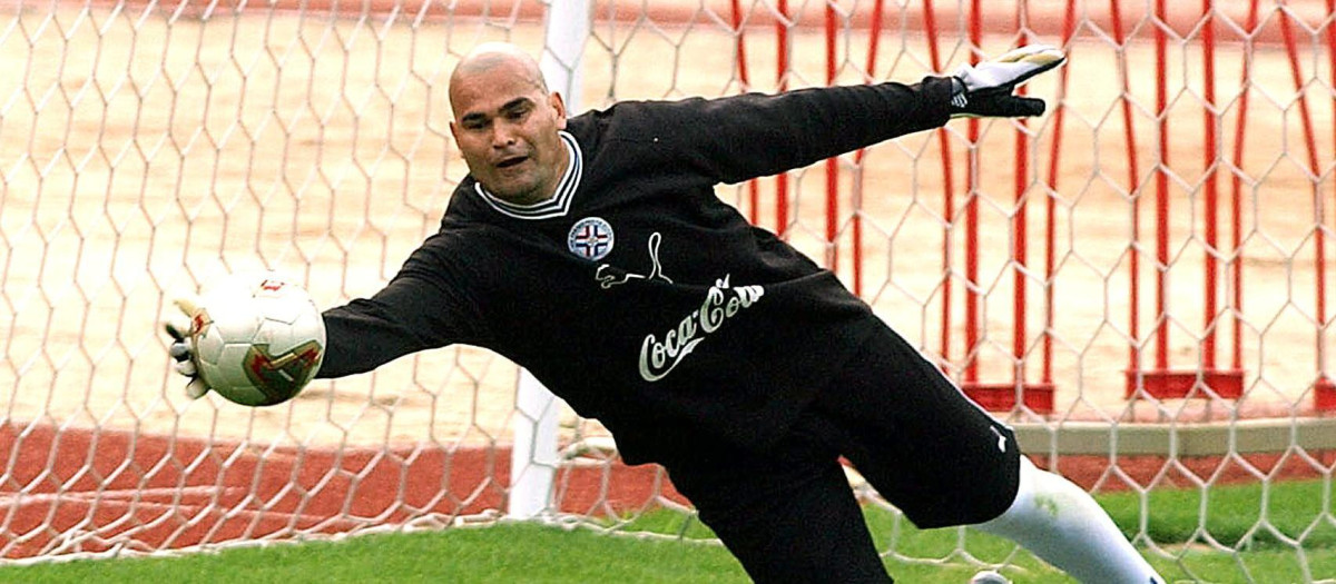 Chivalert, en su época de portero de fútbol, en el Mundial 2002