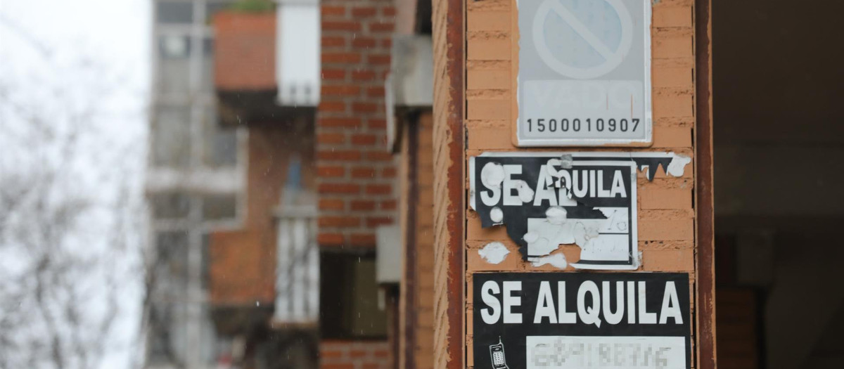 Cartel de vivienda en alquiler en Madrid