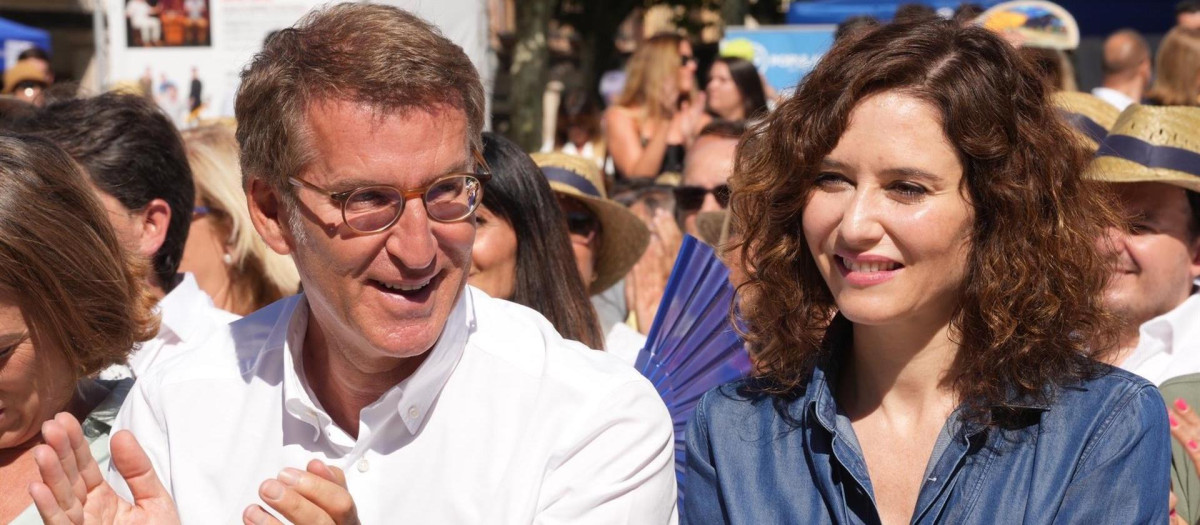 Alberto Núñez Feijóo e Isabel Díaz Ayuso en el acto de comienzo de curso del PP de Alcalá de Henares