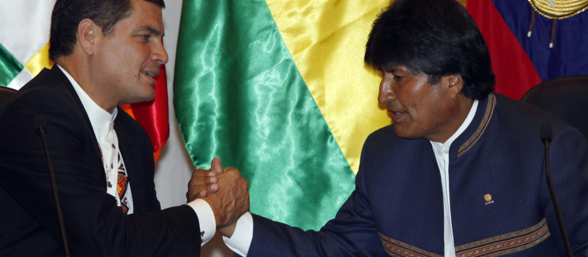 El expresidente de Ecuador, Rafael Correa y el expresidente de Bolivia, Evo Morales (2013)